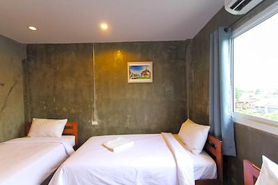 ای تی اسمایل هاوس