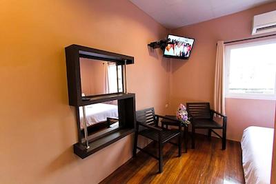 ای تی اسمایل هاوس