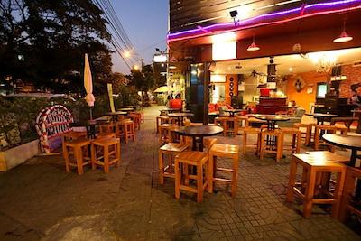 ای تی اسمایل هاوس