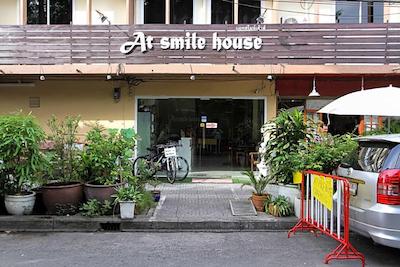 ای تی اسمایل هاوس
