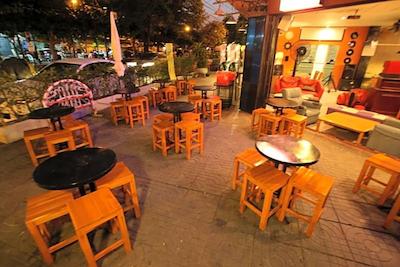 ای تی اسمایل هاوس