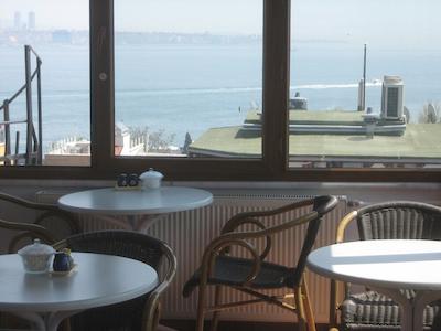 تراس گست هاوس