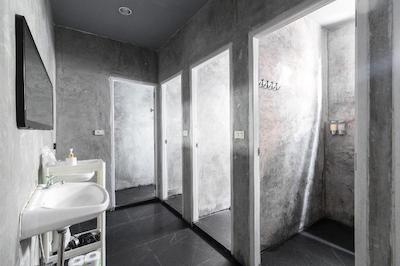 د ککون هاستل