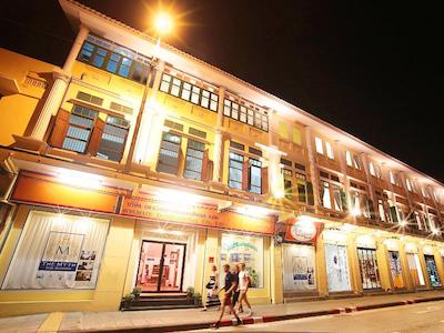 د میت ساد ستورن