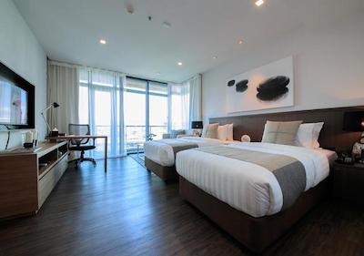 سیویک هوریزنتال هتل