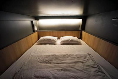 بی آر بی هاستل بانکوک سیلوم