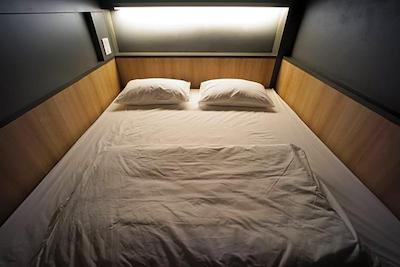 بی آر بی هاستل بانکوک سیلوم