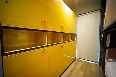 بی آر بی هاستل بانکوک سیلوم