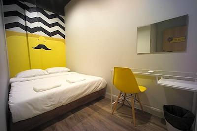 بی آر بی هاستل بانکوک سیلوم