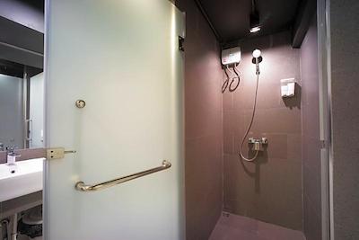 بی آر بی هاستل بانکوک سیلوم