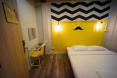 بی آر بی هاستل بانکوک سیلوم