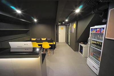 بی آر بی هاستل بانکوک سیلوم