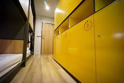 بی آر بی هاستل بانکوک سیلوم