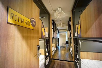 بی آر بی هاستل بانکوک سیلوم