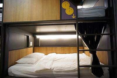 بی آر بی هاستل بانکوک سیلوم