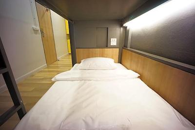 بی آر بی هاستل بانکوک سیلوم