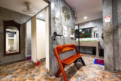 چک این مای هاستل