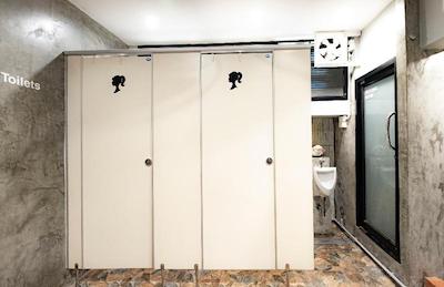 چک این مای هاستل