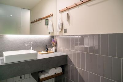 تریپل وای هتل