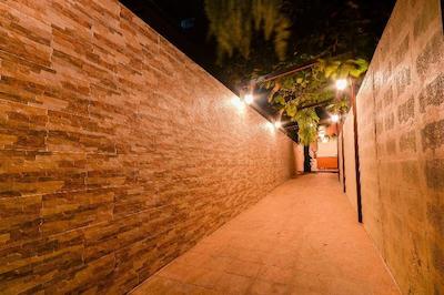 یو نید گست هاوس