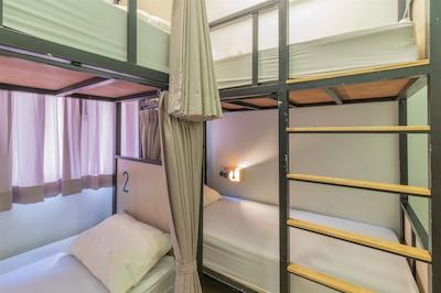 بانی بورو هاستل