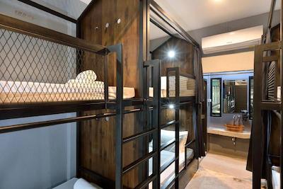 کستل بلک بانکوک