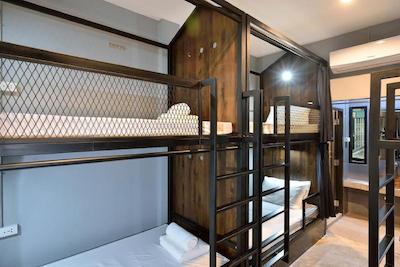 کستل بلک بانکوک