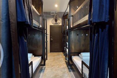 کستل بلک بانکوک