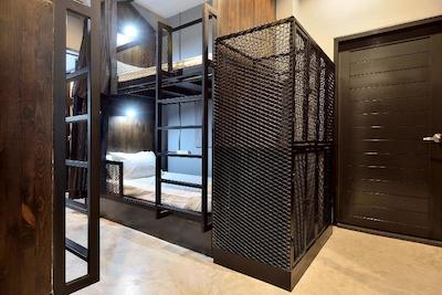 کستل بلک بانکوک