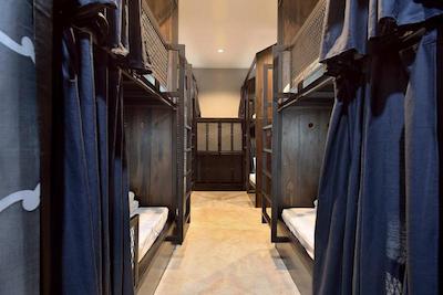 کستل بلک بانکوک