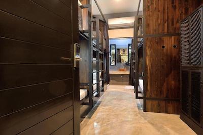 کستل بلک بانکوک