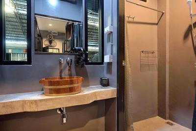 کستل بلک بانکوک