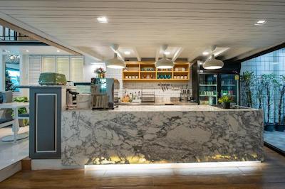 وایت ایوری بد برکفست