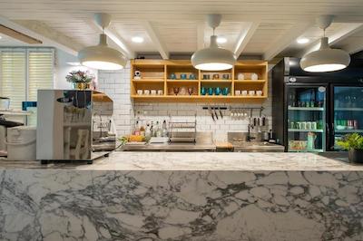 وایت ایوری بد برکفست