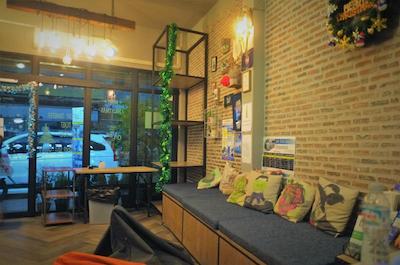 پلوئن بانکوک هاستل کاوسانی