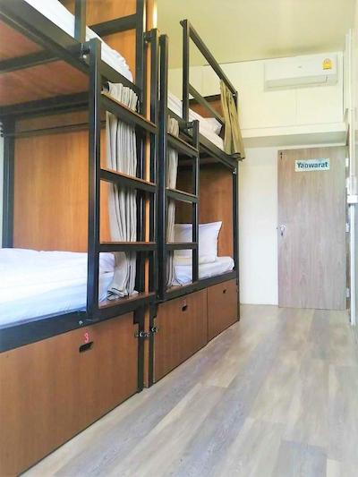 پلوئن بانکوک هاستل کاوسانی