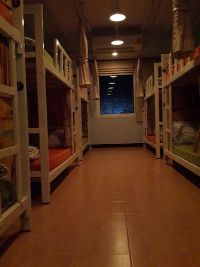 ایت تینگ کافه اند هاستل