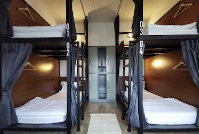 آپارتمان 45 هاستل ادالتز اونلی