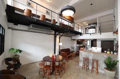 آپارتمان 45 هاستل ادالتز اونلی