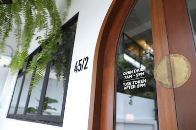 آپارتمان 45 هاستل ادالتز اونلی