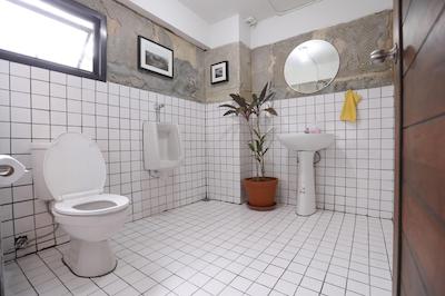 آپارتمان 45 هاستل ادالتز اونلی