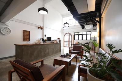 آپارتمان 45 هاستل ادالتز اونلی