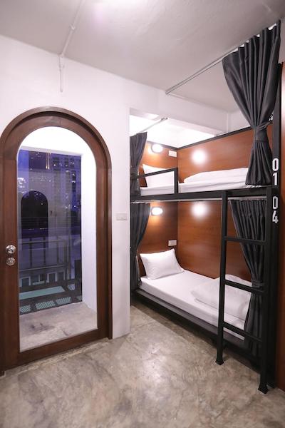 آپارتمان 45 هاستل ادالتز اونلی