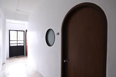 آپارتمان 45 هاستل ادالتز اونلی