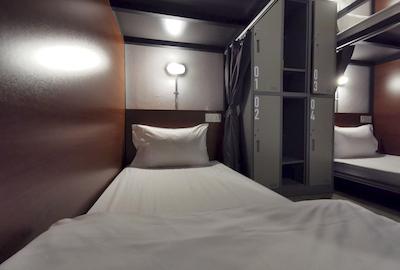 آپارتمان 45 هاستل ادالتز اونلی