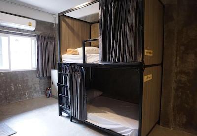 بورد گیم هاستل