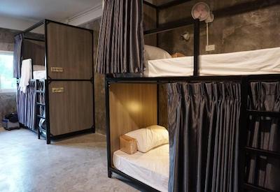 بورد گیم هاستل