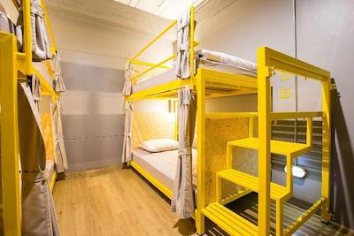 کیوبیک بانکوک هاستل