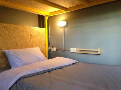 کیوبیک بانکوک هاستل