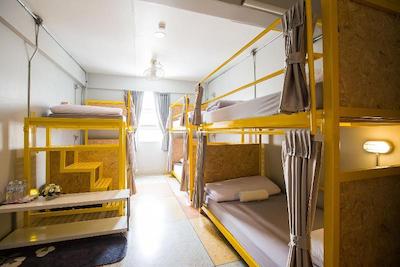 کیوبیک بانکوک هاستل